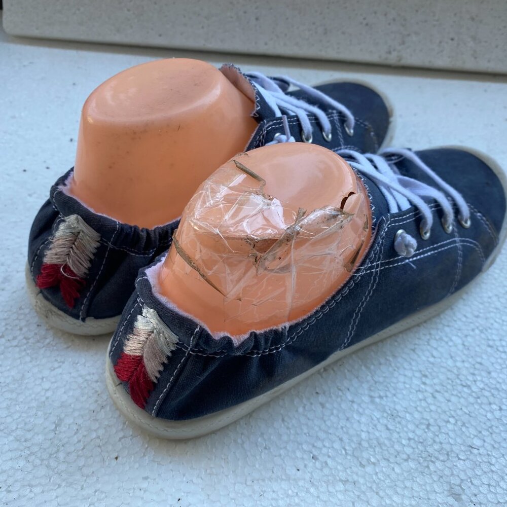 Time and Tru Women’s Blue Scrunch Back Sneaker Memory Foam Canvas Shoes Size 10 - Picture 6 of 14